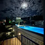 Sea View With 3 Bedrooms & Infinity Pool Villa *