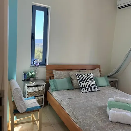 Sea View With 3 Bedrooms & Infinity Pool Villa Mesokhórion